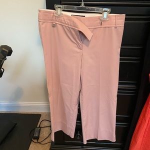 Vguc size 6 BCBG blush cropped pants. Mark on back